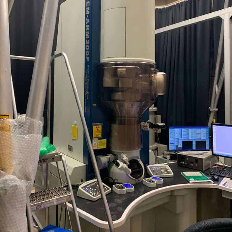 Low level vibration monitoring near atomic resolution microscope requiring sensitive structures vibration control